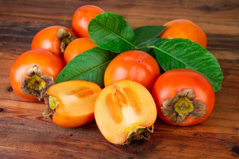 Kaki, the “Fruit of the Gods”: Benefits and Properties of This Golden Delight